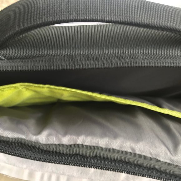 Thule Laptop Case - Picture 2 of 3